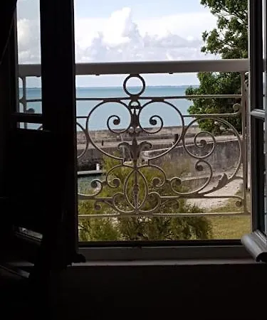 Le Corps De Garde Bed and Breakfast 4*
