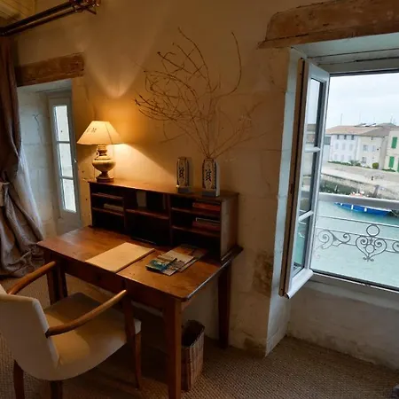 Le Corps De Garde Bed and Breakfast 4*