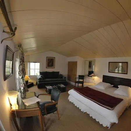 Le Corps De Garde Bed and Breakfast 4*