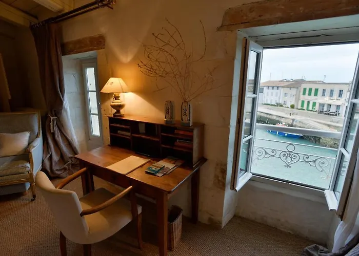 Le Corps De Garde Bed & Breakfast 4*